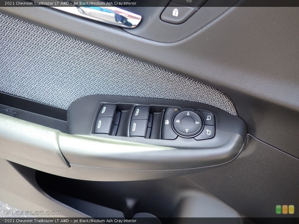 Jet Black/Medium Ash Gray Interior Controls for the 2021 Chevrolet Trailblazer LT AWD #138464828