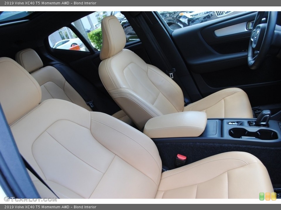 Blond 2019 Volvo XC40 Interiors