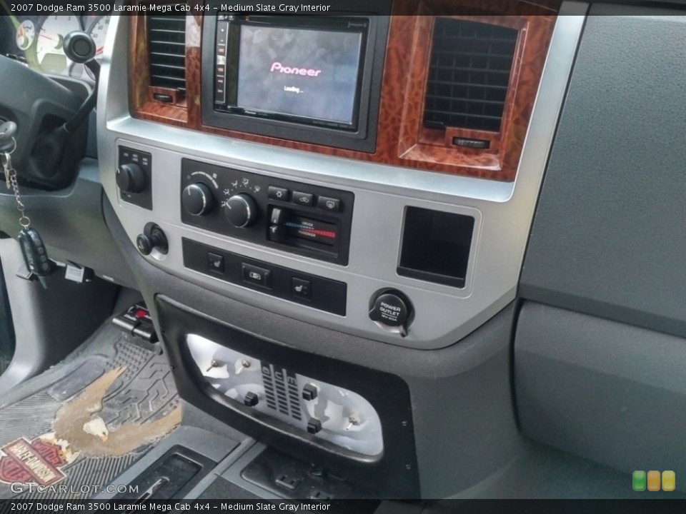 Medium Slate Gray Interior Controls for the 2007 Dodge Ram 3500 Laramie Mega Cab 4x4 #138490797