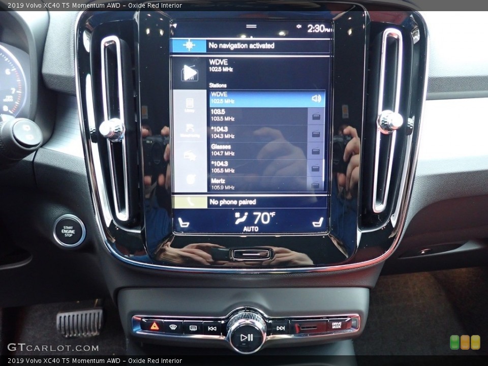 Oxide Red Interior Controls for the 2019 Volvo XC40 T5 Momentum AWD #138524436