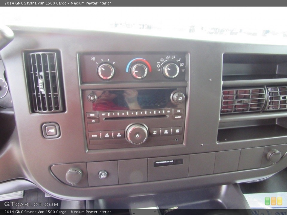 Medium Pewter Interior Controls for the 2014 GMC Savana Van 1500 Cargo #138530955