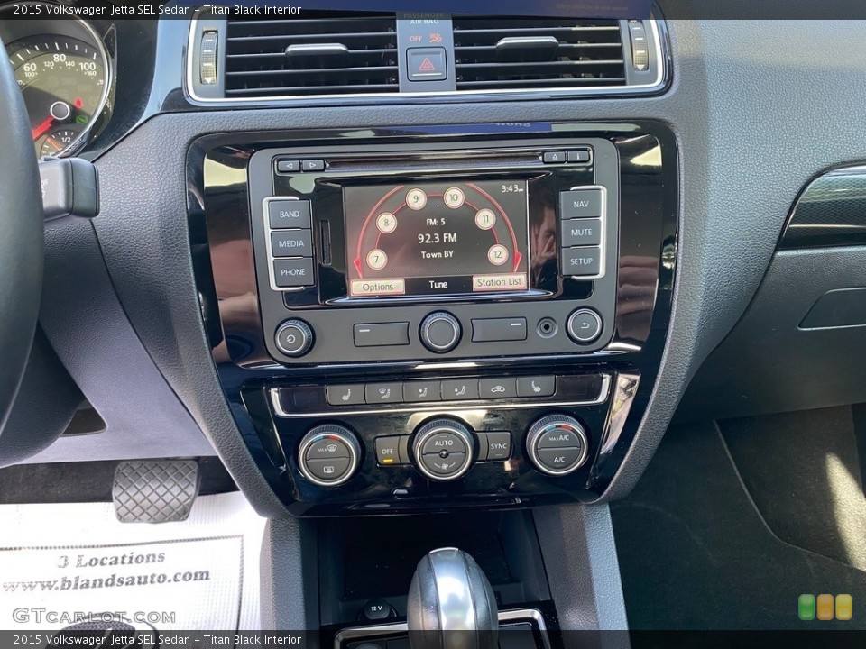 Titan Black Interior Controls for the 2015 Volkswagen Jetta SEL Sedan #138555084