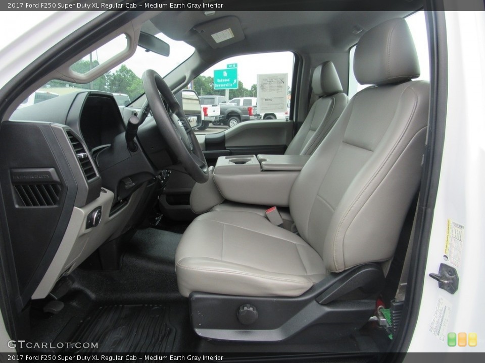 Medium Earth Gray Interior Photo for the 2017 Ford F250 Super Duty XL Regular Cab #138555429
