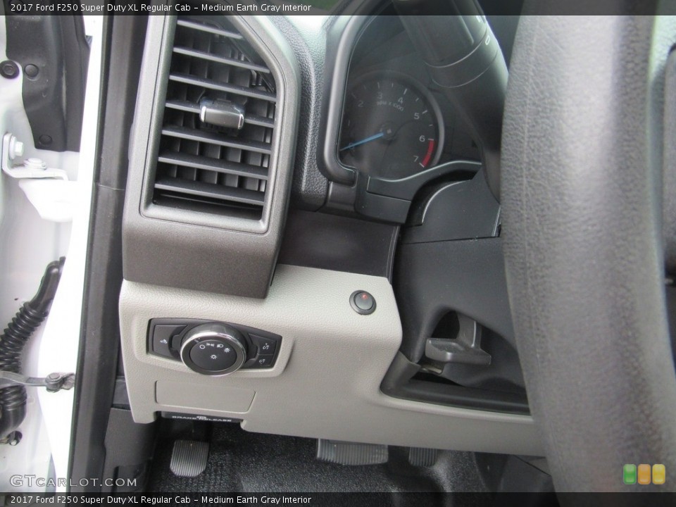 Medium Earth Gray Interior Controls for the 2017 Ford F250 Super Duty XL Regular Cab #138555585