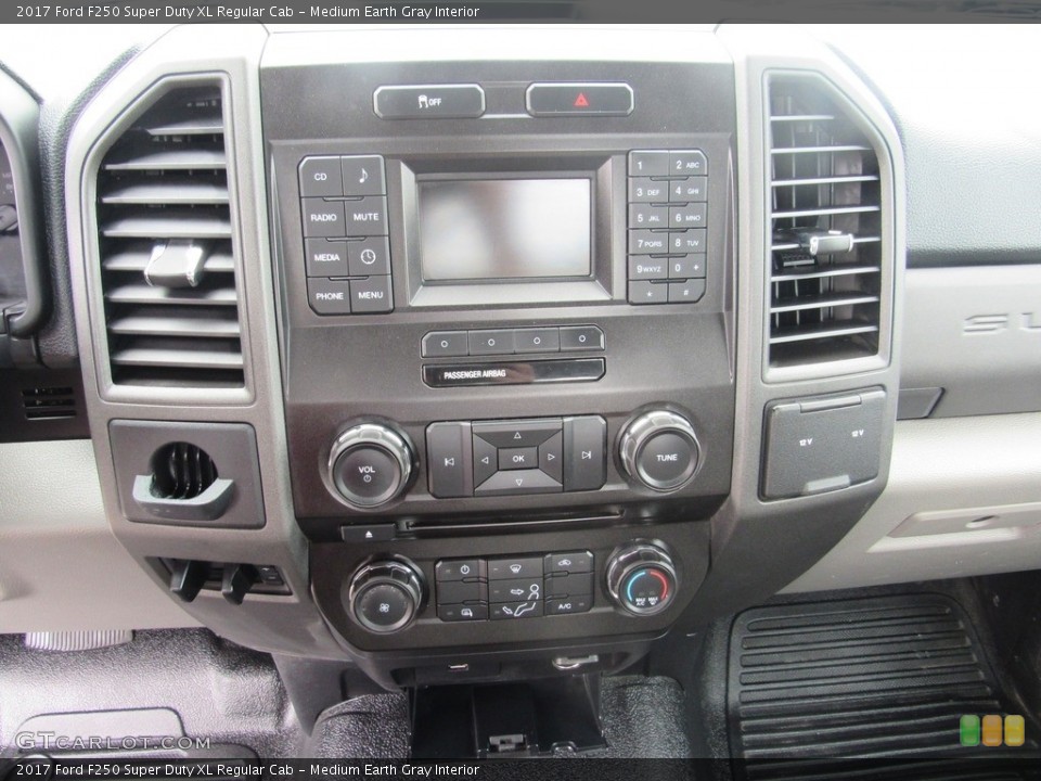 Medium Earth Gray Interior Controls for the 2017 Ford F250 Super Duty XL Regular Cab #138555636