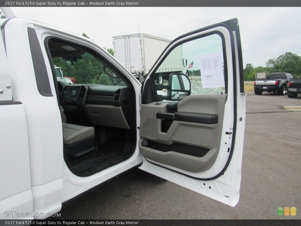 Medium Earth Gray Interior Door Panel for the 2017 Ford F250 Super Duty XL Regular Cab #138555792