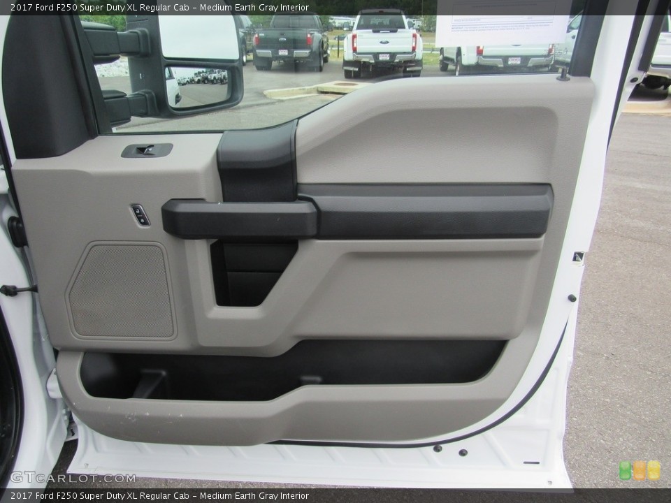 Medium Earth Gray Interior Door Panel for the 2017 Ford F250 Super Duty XL Regular Cab #138555819