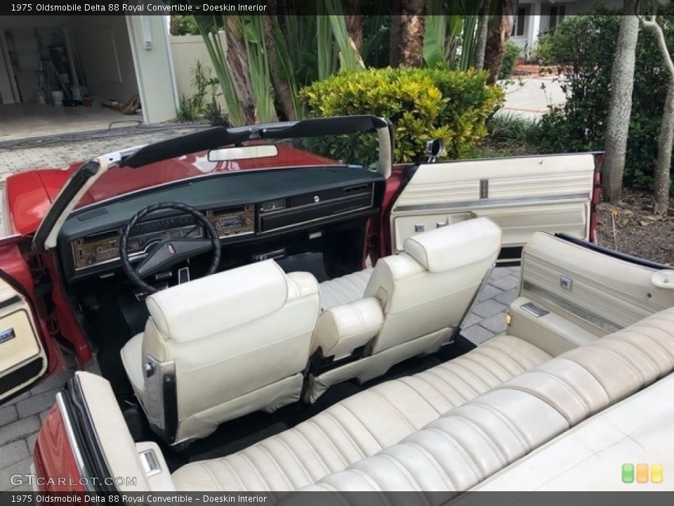 Doeskin Interior Photo for the 1975 Oldsmobile Delta 88 Royal Convertible #138568371