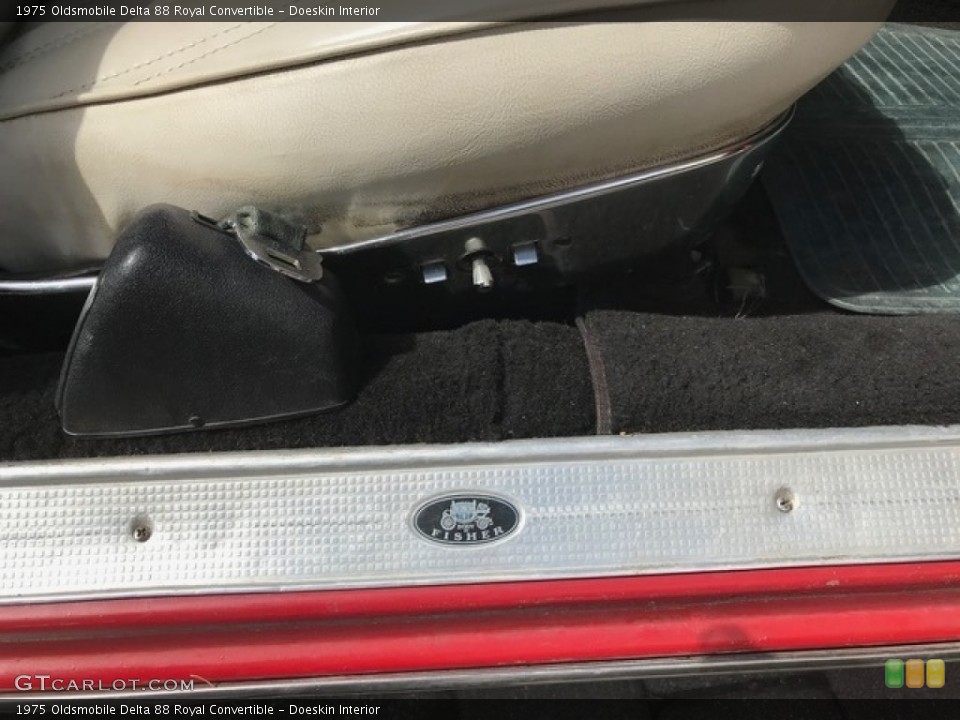 Doeskin 1975 Oldsmobile Delta 88 Interiors