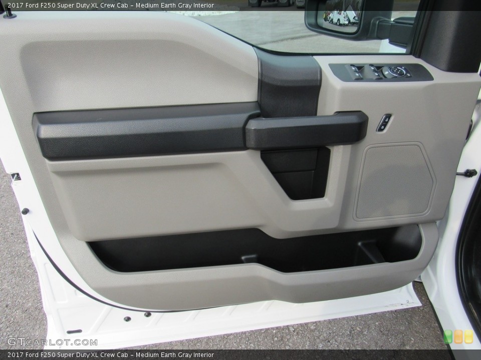 Medium Earth Gray Interior Door Panel for the 2017 Ford F250 Super Duty XL Crew Cab #138570807