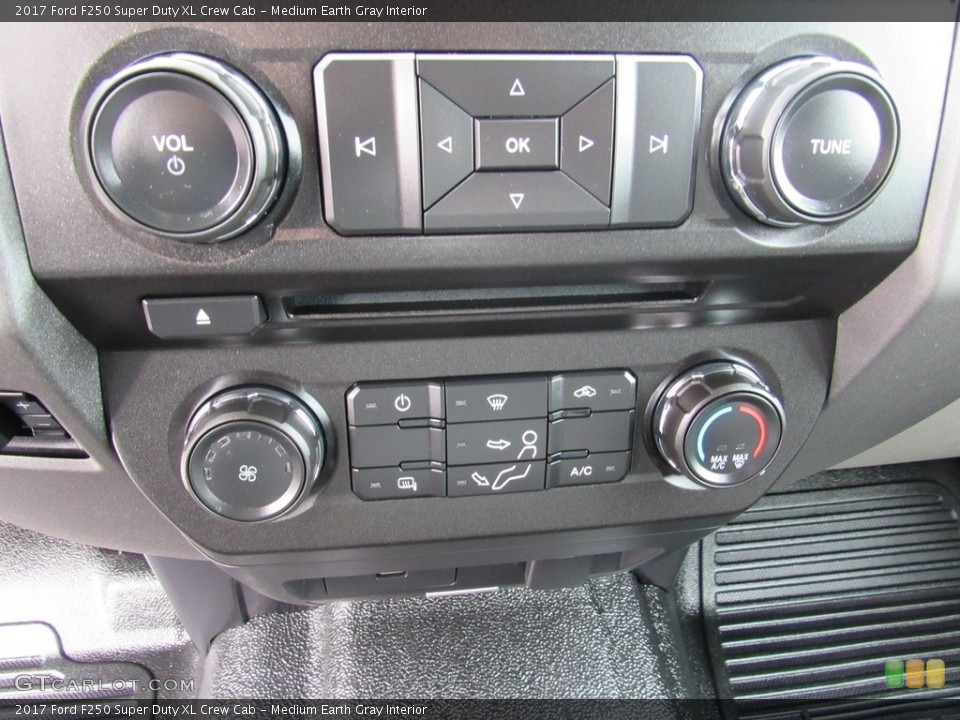 Medium Earth Gray Interior Controls for the 2017 Ford F250 Super Duty XL Crew Cab #138571146