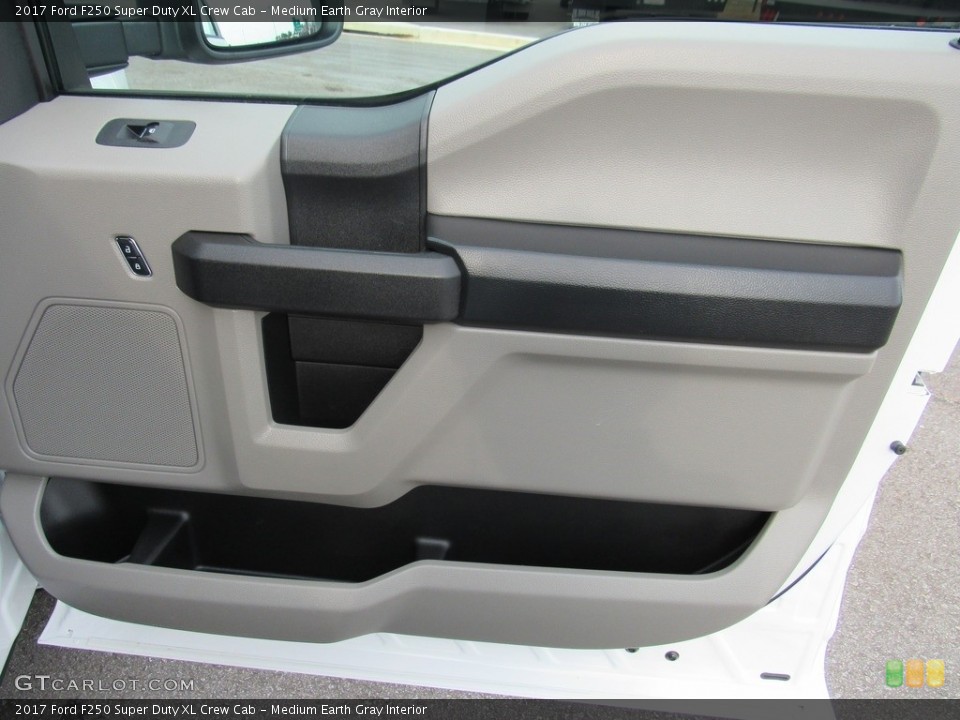 Medium Earth Gray Interior Door Panel for the 2017 Ford F250 Super Duty XL Crew Cab #138571491