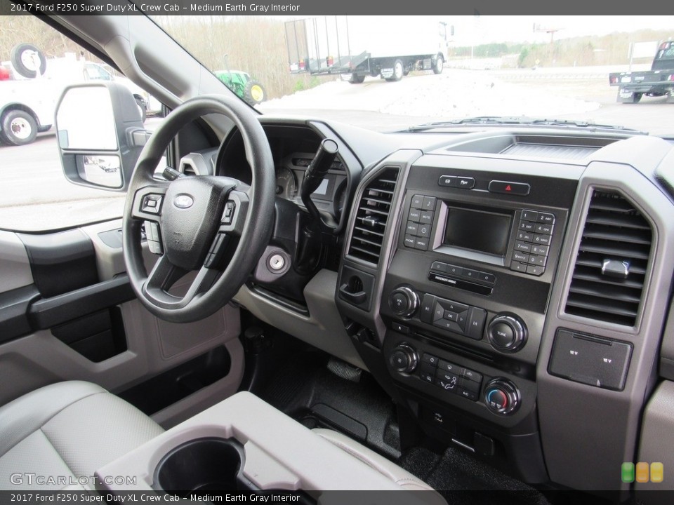 Medium Earth Gray Interior Controls for the 2017 Ford F250 Super Duty XL Crew Cab #138571659