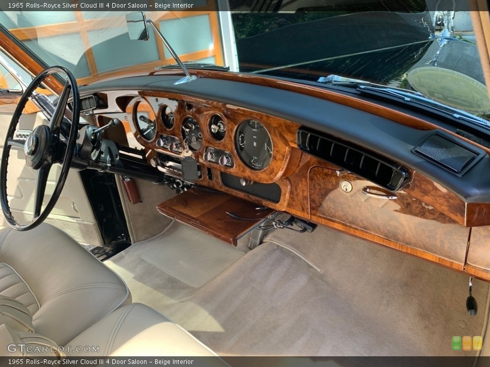 Beige Interior Dashboard for the 1965 Rolls-Royce Silver Cloud III 4 Door Saloon #138579255