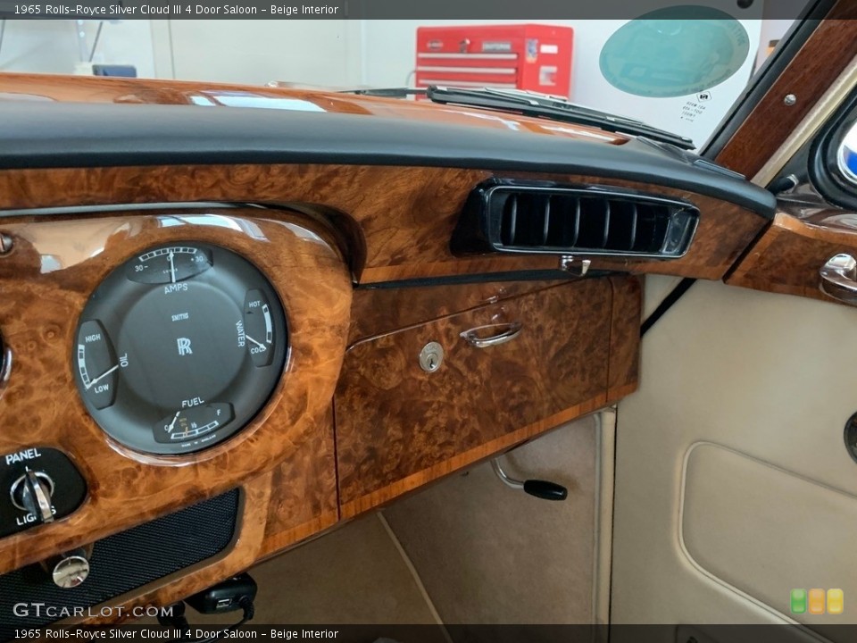 Beige Interior Dashboard for the 1965 Rolls-Royce Silver Cloud III 4 Door Saloon #138579285