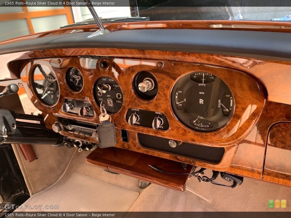 Beige Interior Dashboard for the 1965 Rolls-Royce Silver Cloud III 4 Door Saloon #138579798