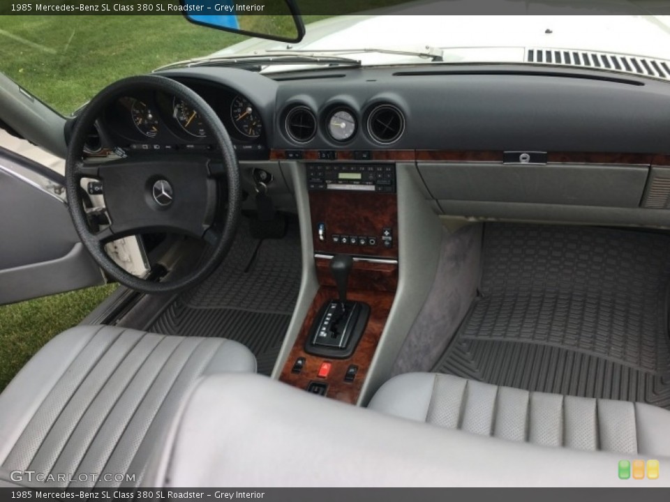 Grey Interior Photo for the 1985 Mercedes-Benz SL Class 380 SL Roadster #138590721