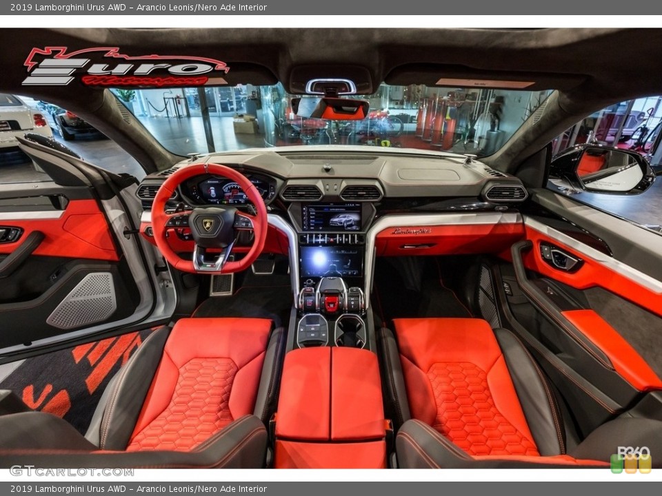 Arancio Leonis/Nero Ade Interior Photo for the 2019 Lamborghini Urus AWD #138649856