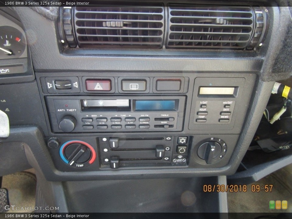 Beige Interior Controls for the 1986 BMW 3 Series 325e Sedan #138668701