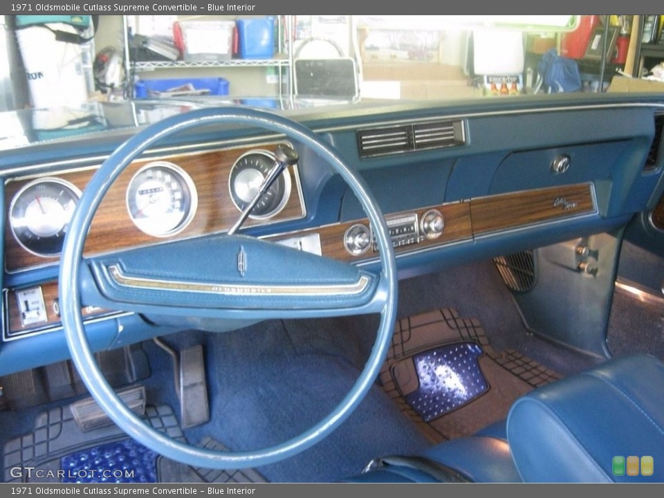 Blue Interior Photo for the 1971 Oldsmobile Cutlass Supreme Convertible #138676365