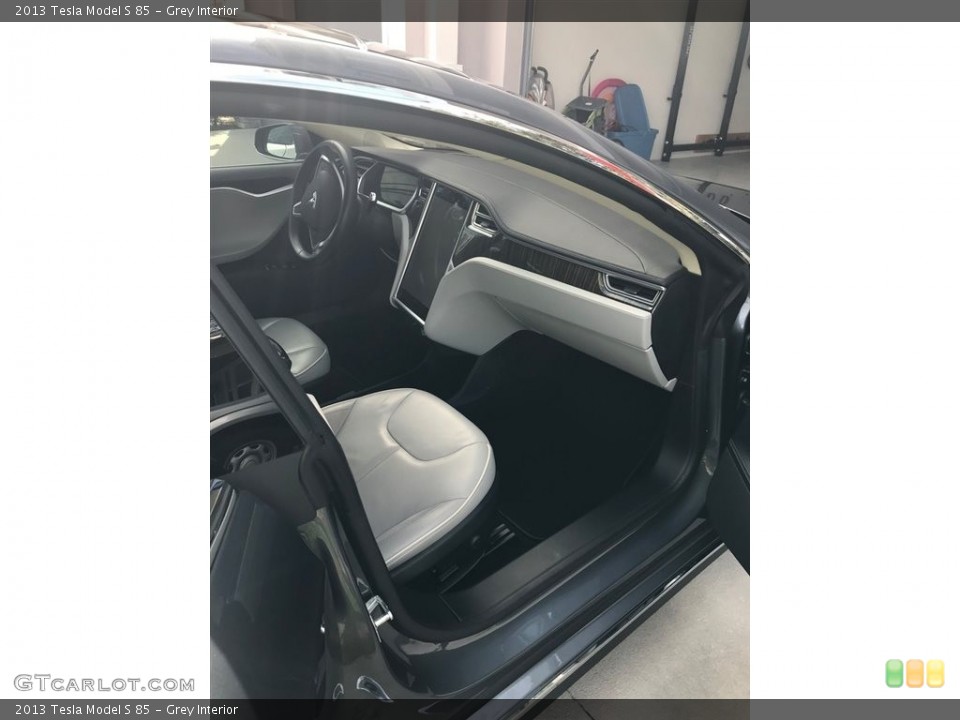 Grey Interior Photo for the 2013 Tesla Model S 85 #138688291