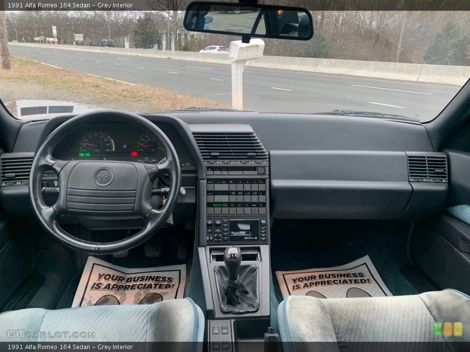 Grey Interior Controls for the 1991 Alfa Romeo 164 Sedan #138763308