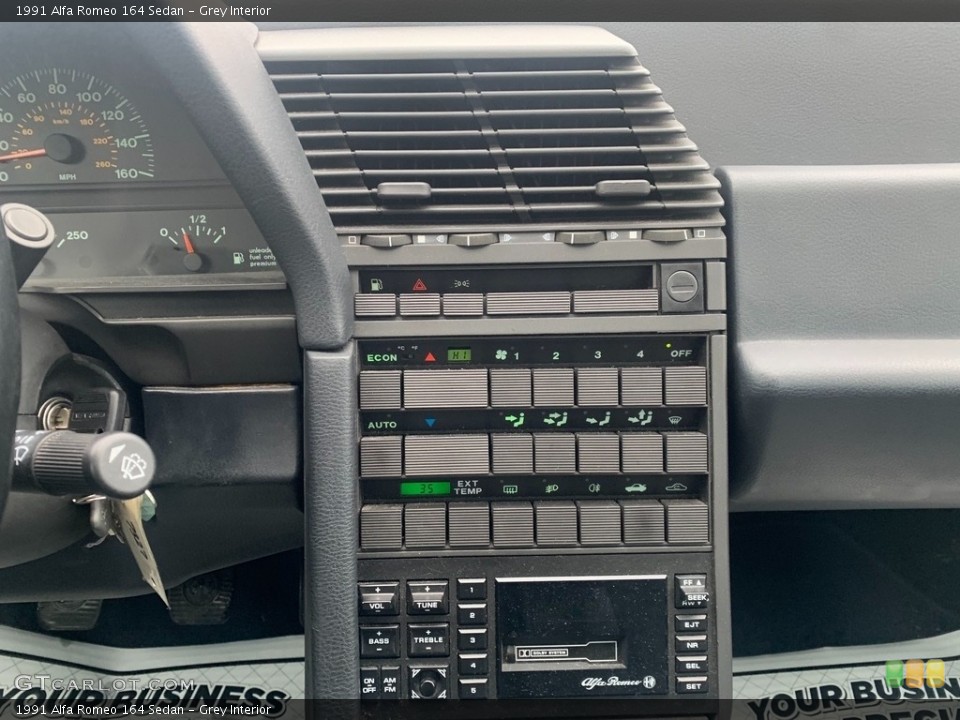 Grey Interior Controls for the 1991 Alfa Romeo 164 Sedan #138763320