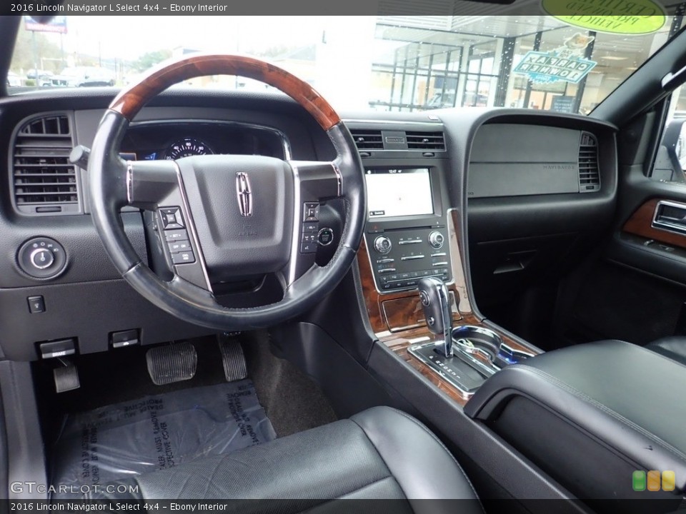 Ebony Interior Photo for the 2016 Lincoln Navigator L Select 4x4 #138764112