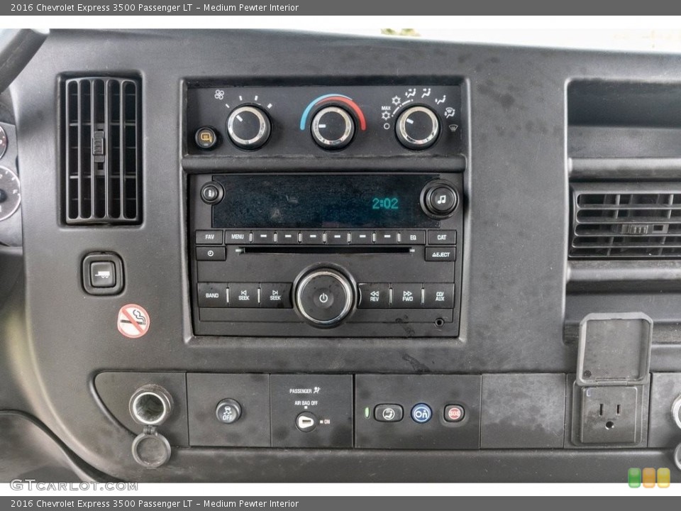 Medium Pewter Interior Controls for the 2016 Chevrolet Express 3500 Passenger LT #138786123