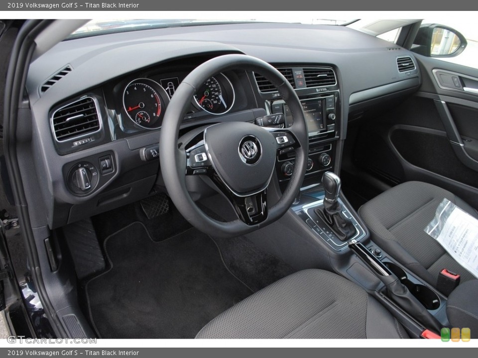 Titan Black Interior Photo for the 2019 Volkswagen Golf S #138848477