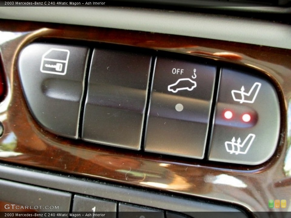 Ash Interior Controls for the 2003 Mercedes-Benz C 240 4Matic Wagon #138943016