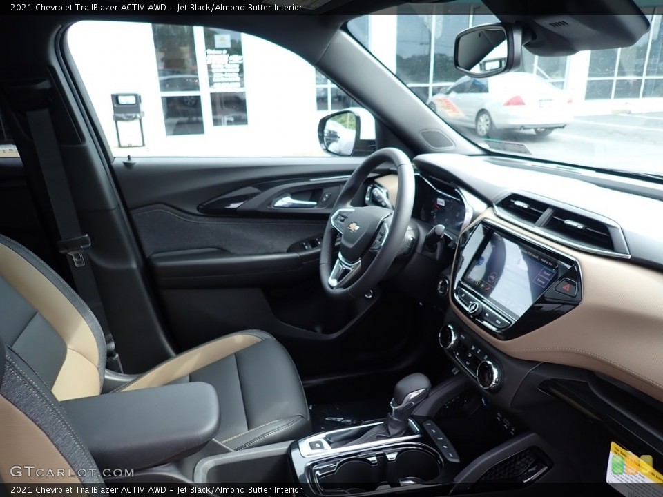 Jet Black/Almond Butter Interior Dashboard for the 2021 Chevrolet TrailBlazer ACTIV AWD #138969129