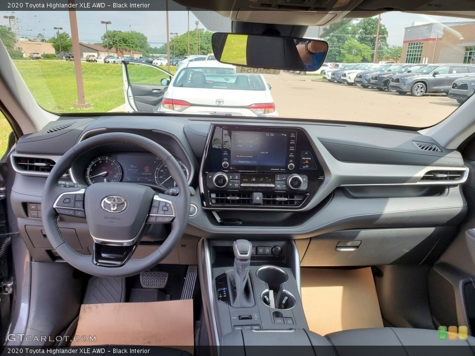 Black Interior Dashboard for the 2020 Toyota Highlander XLE AWD #138988847