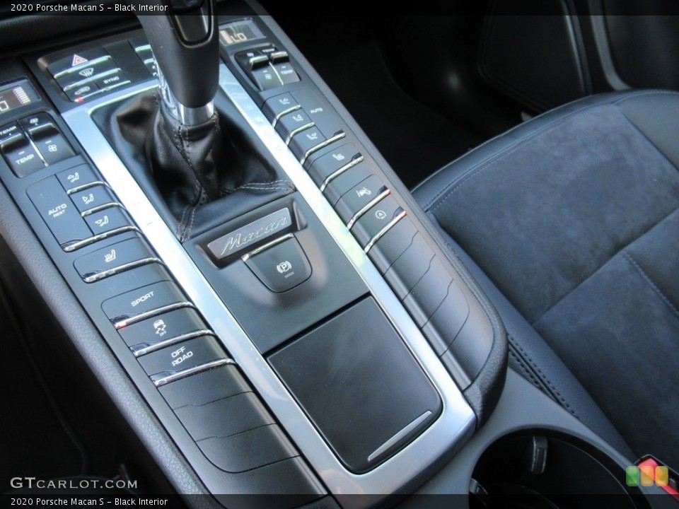 Black Interior Controls for the 2020 Porsche Macan S #139034276