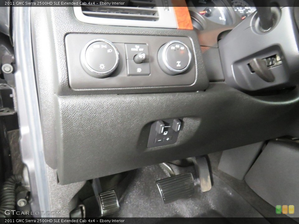 Ebony Interior Controls for the 2011 GMC Sierra 2500HD SLE Extended Cab 4x4 #139041658