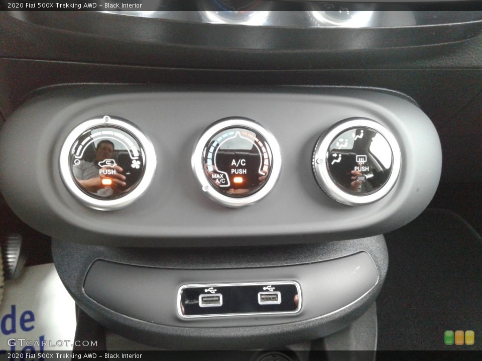 Black Interior Controls for the 2020 Fiat 500X Trekking AWD #139048162