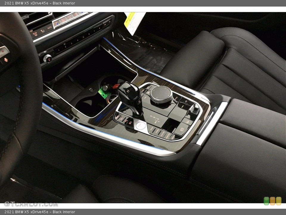 Black Interior Controls for the 2021 BMW X5 xDrive45e #139097266