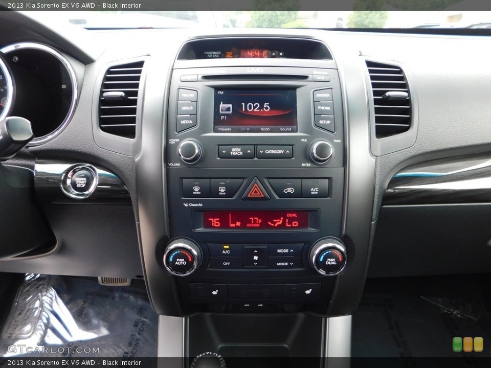 Black Interior Controls for the 2013 Kia Sorento EX V6 AWD #139117159