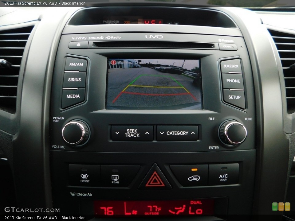Black Interior Controls for the 2013 Kia Sorento EX V6 AWD #139117180