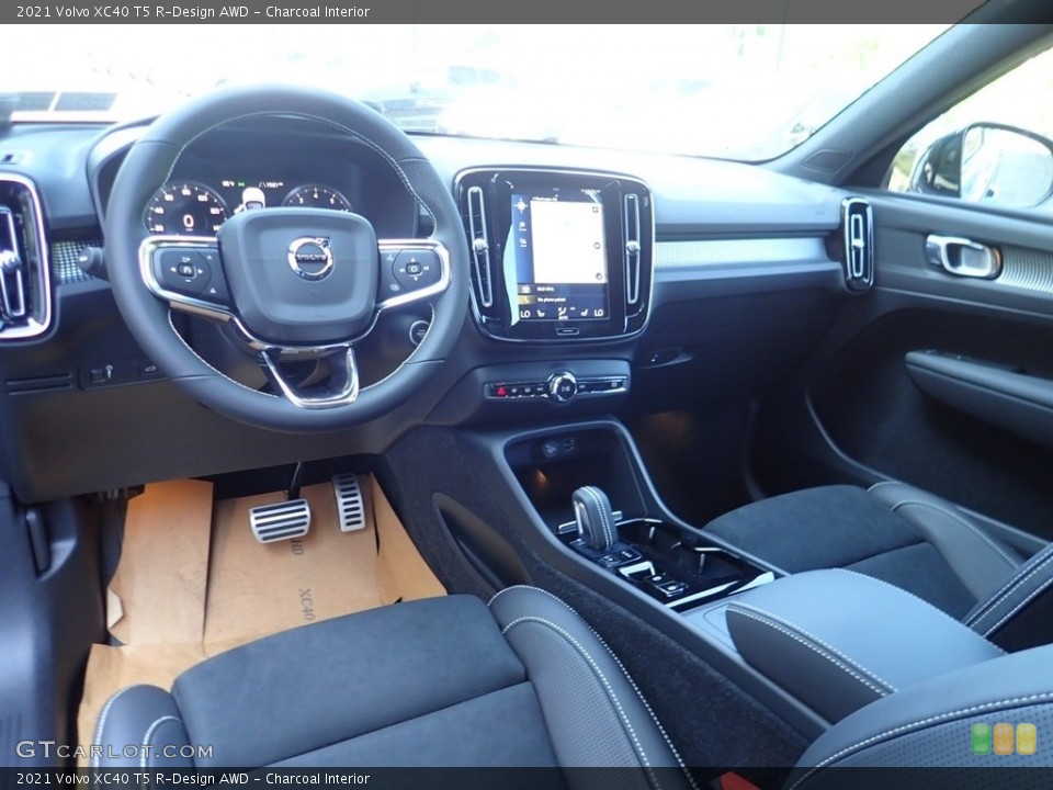 Charcoal Interior Photo for the 2021 Volvo XC40 T5 R-Design AWD #139152292