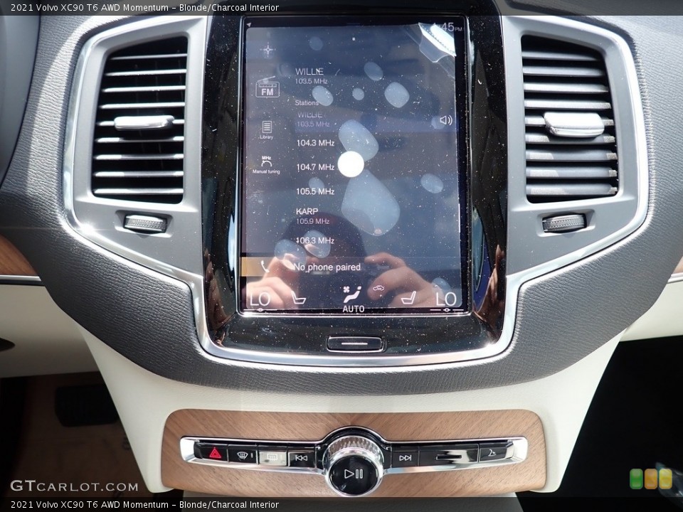 Blonde/Charcoal Interior Controls for the 2021 Volvo XC90 T6 AWD Momentum #139214241