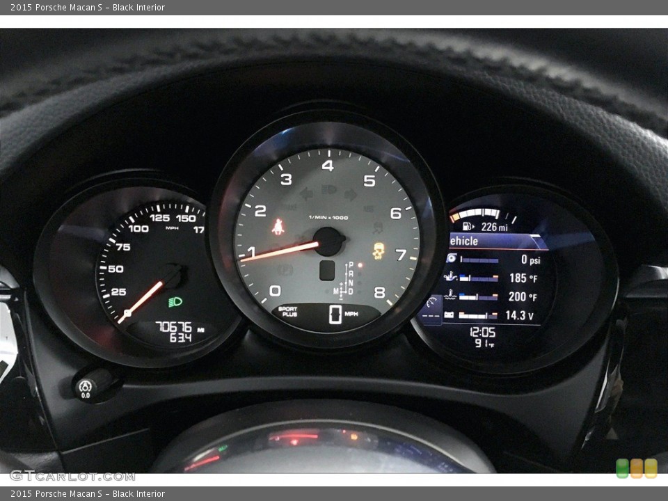 Black Interior Gauges for the 2015 Porsche Macan S #139291610