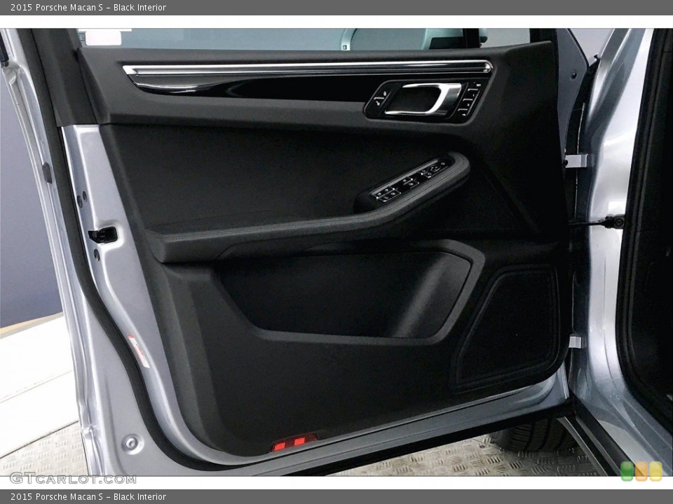 Black Interior Door Panel for the 2015 Porsche Macan S #139291677