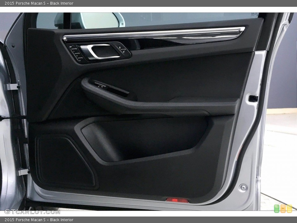 Black Interior Door Panel for the 2015 Porsche Macan S #139291698