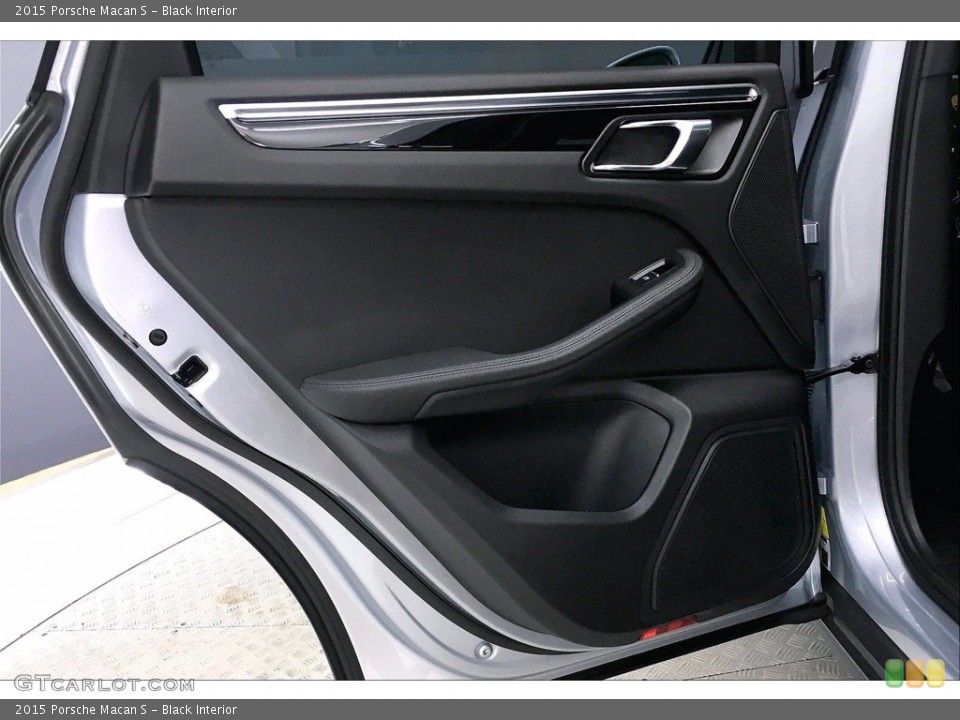 Black Interior Door Panel for the 2015 Porsche Macan S #139291722