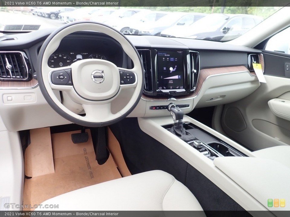 Blonde/Charcoal Interior Photo for the 2021 Volvo XC60 T6 AWD Momentum #139381715