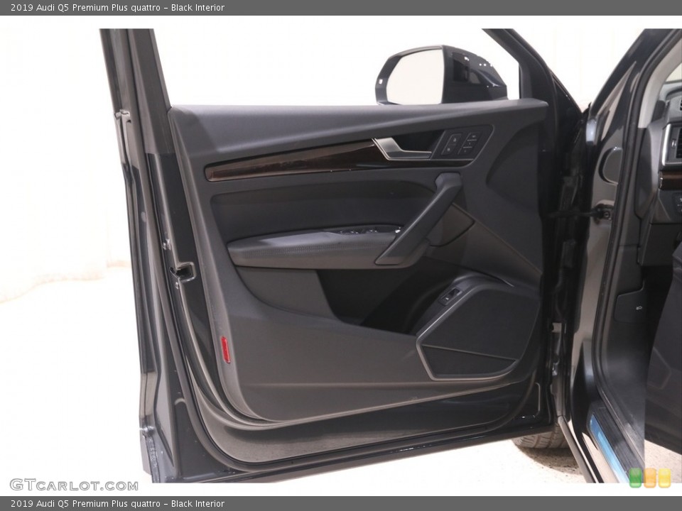 Black Interior Door Panel for the 2019 Audi Q5 Premium Plus quattro #139403172