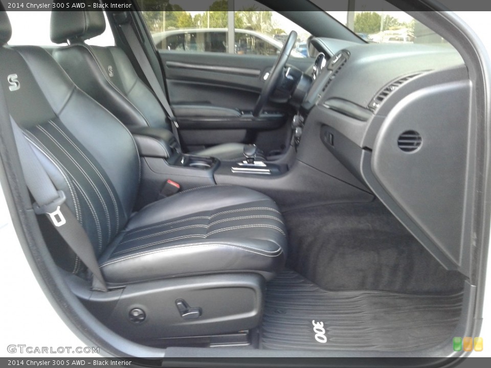 Black Interior Photo for the 2014 Chrysler 300 S AWD #139429515