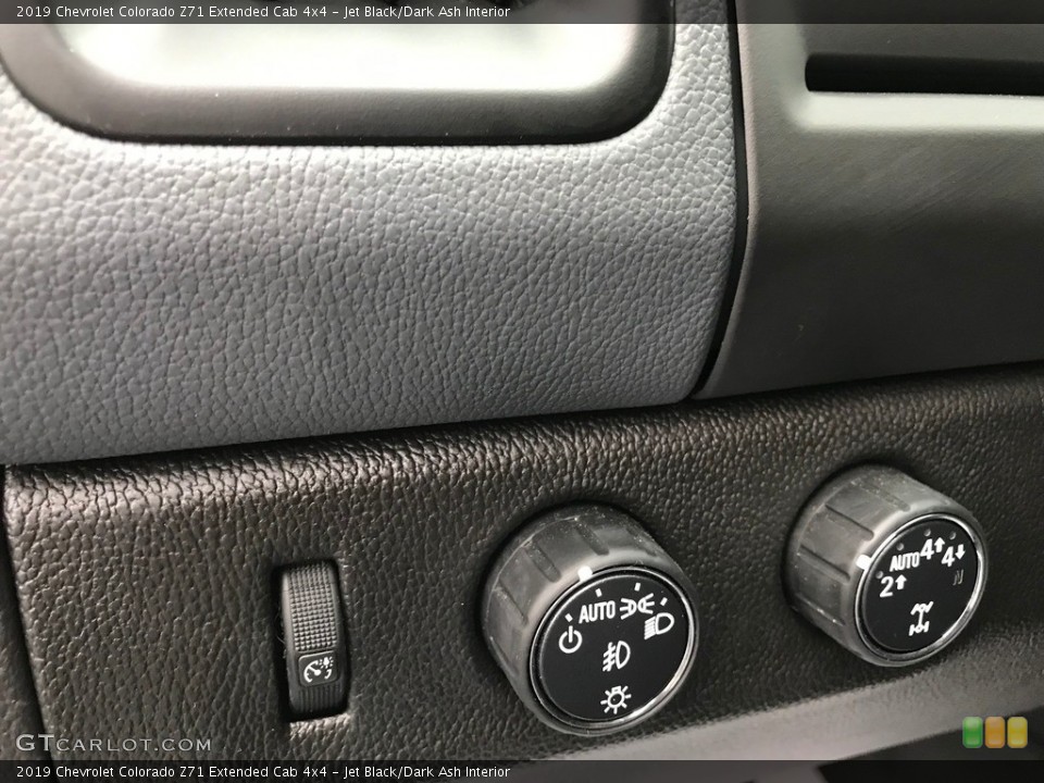 Jet Black/Dark Ash Interior Controls for the 2019 Chevrolet Colorado Z71 Extended Cab 4x4 #139433943
