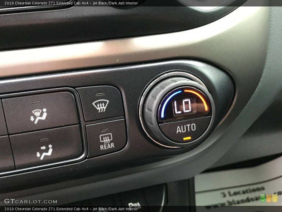 Jet Black/Dark Ash Interior Controls for the 2019 Chevrolet Colorado Z71 Extended Cab 4x4 #139434131